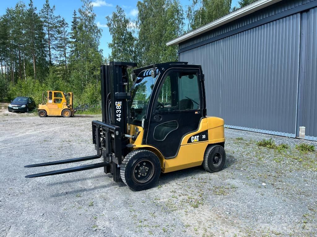 CAT DP 30 N 柴油叉车