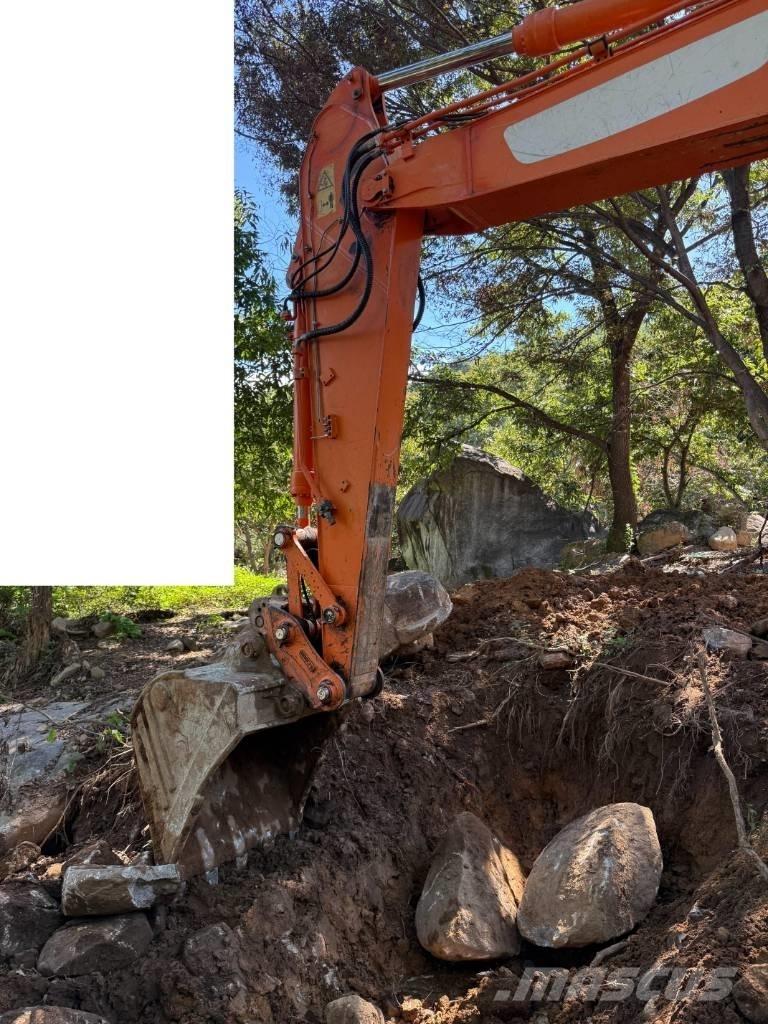 Doosan DX 220 LCA 履带挖掘机