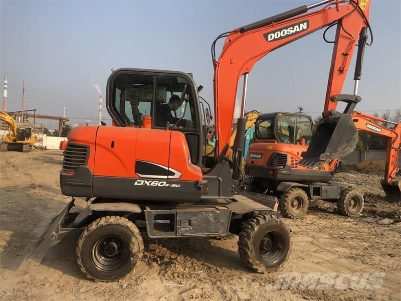 Doosan DX60 履带挖掘机