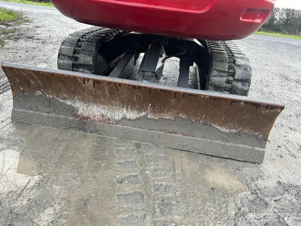 Takeuchi TB 230 小型挖掘机