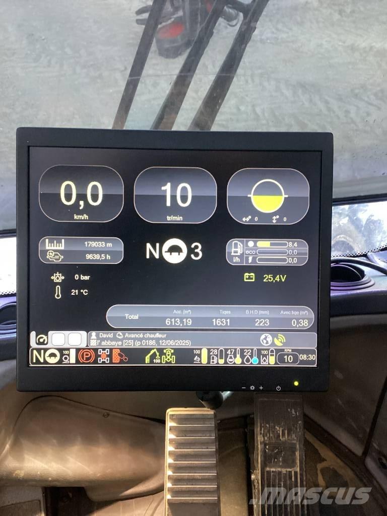 Komatsu 901 XC 收割机