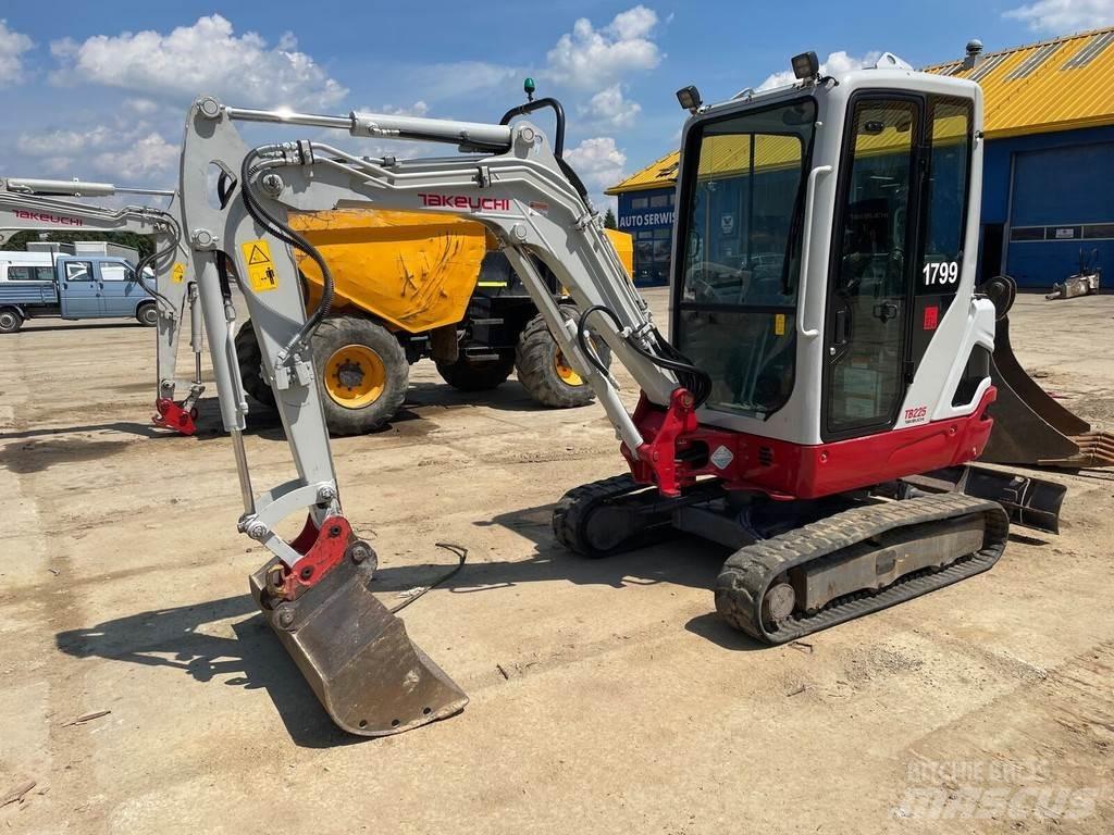 Takeuchi TB225 小型挖掘机