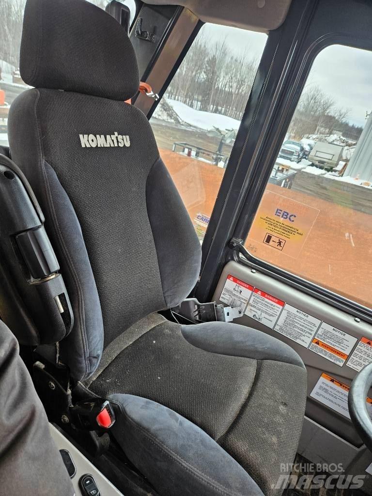 Komatsu HD465-8 翻斗车\公路型自卸车