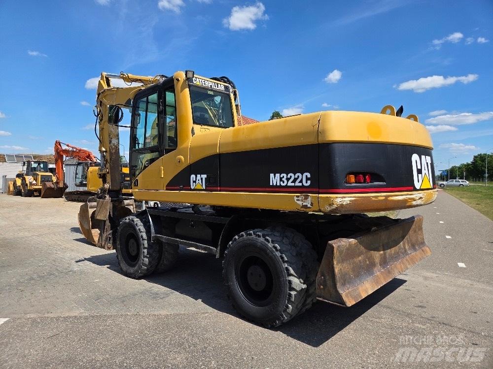 CAT M322C 轮式挖掘机