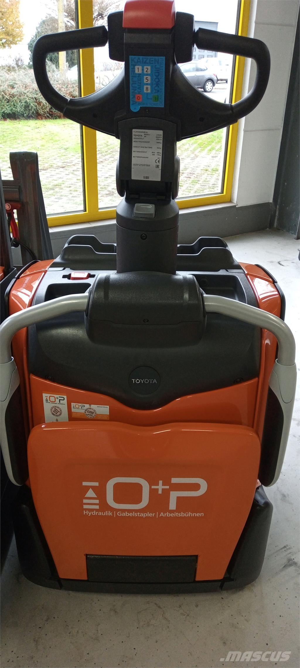 Toyota LPE200 手推堆垛车