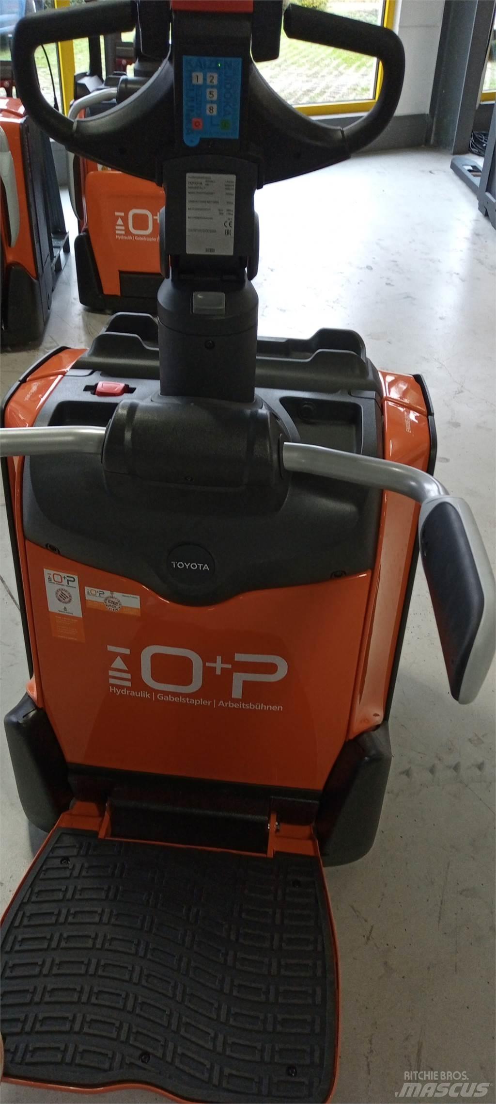 Toyota LPE200 手摇升降机
