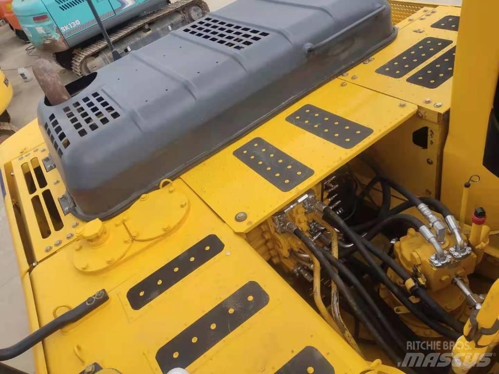 Komatsu 220-8 履带挖掘机