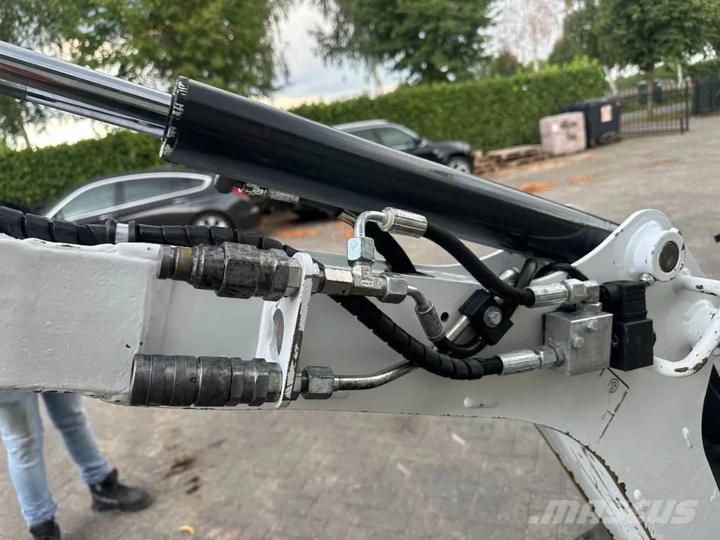 Bobcat E10 小型挖掘机