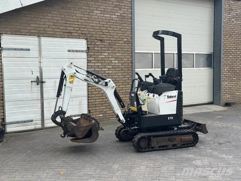 Bobcat E10 小型挖掘机