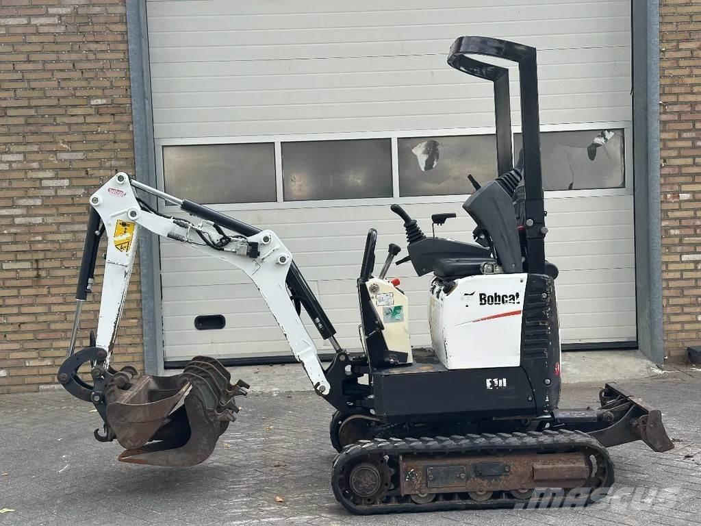 Bobcat E10 小型挖掘机