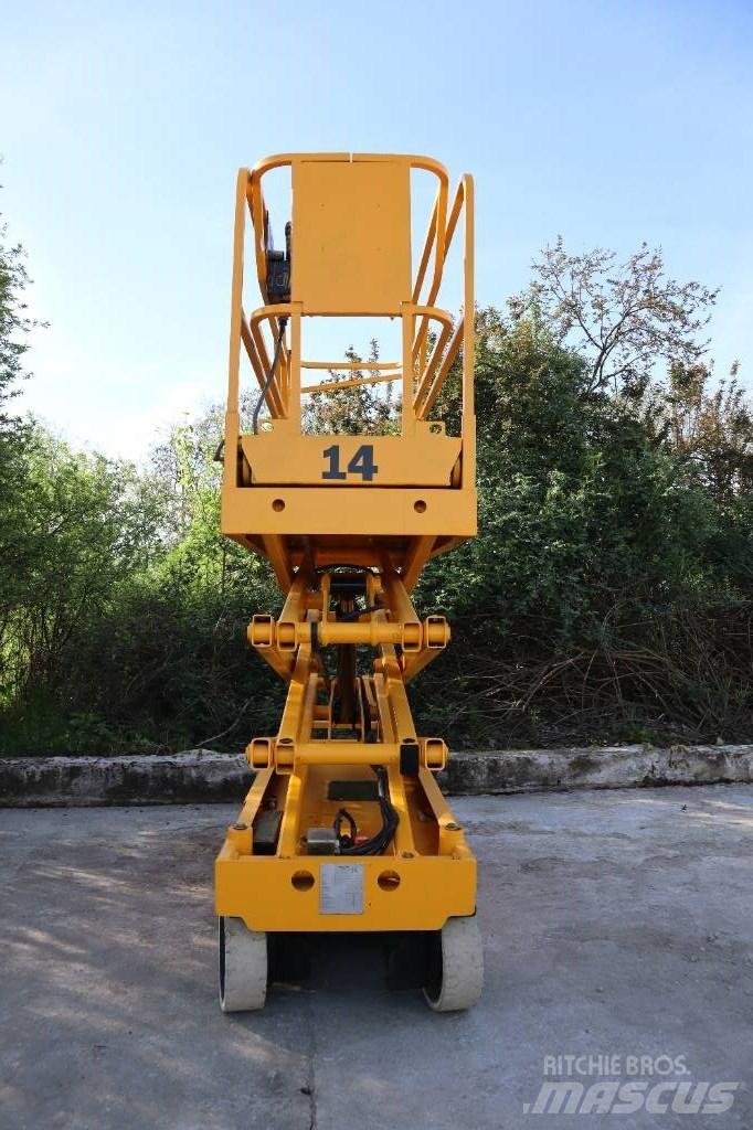 Haulotte Compact 8 剪叉式升降机