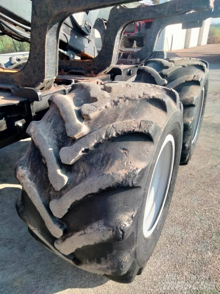 Komatsu 835 集运机