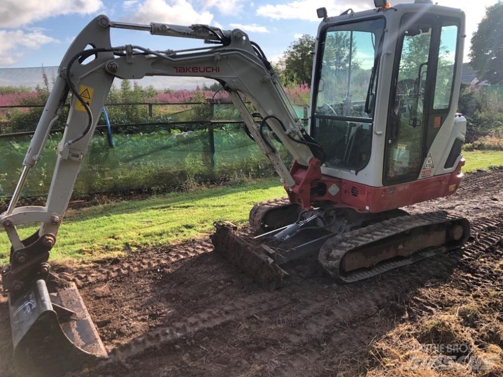 Takeuchi TB 225 小型挖掘机