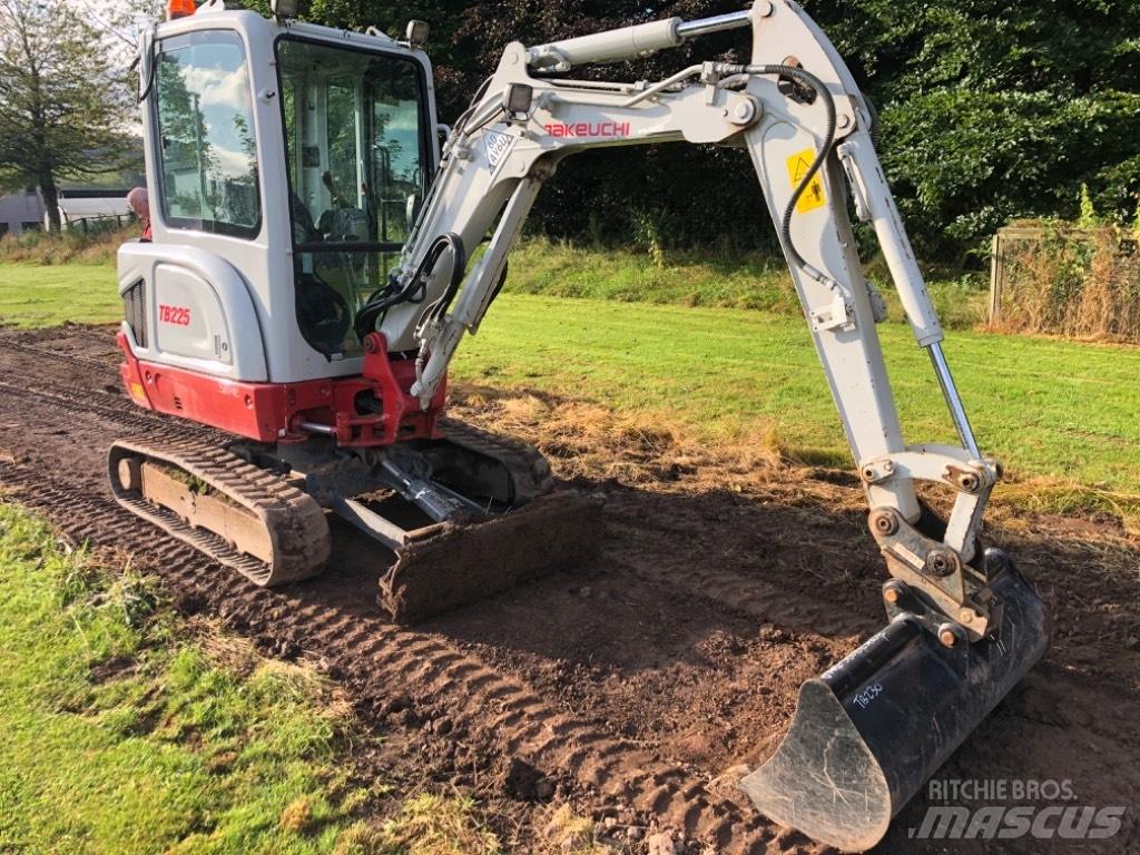 Takeuchi TB 225 小型挖掘机