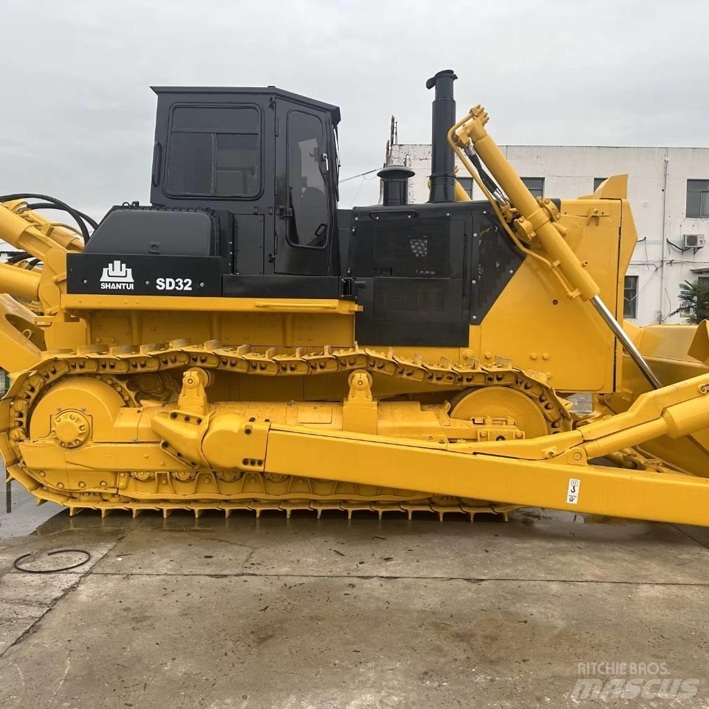 Shantui SD32 履带式推土机