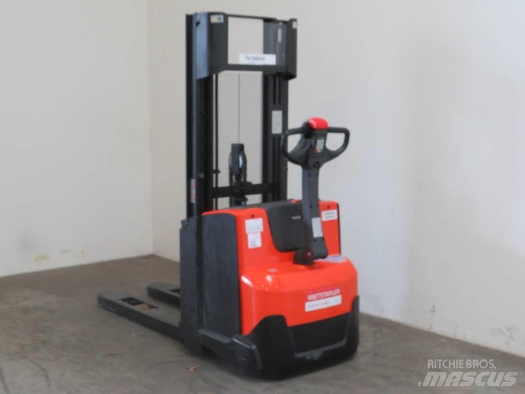 BT SWE140 手推堆垛车