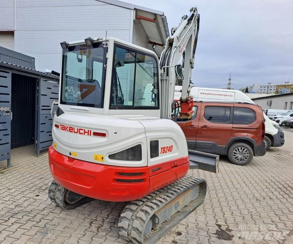 Takeuchi TB 240 小型挖掘机