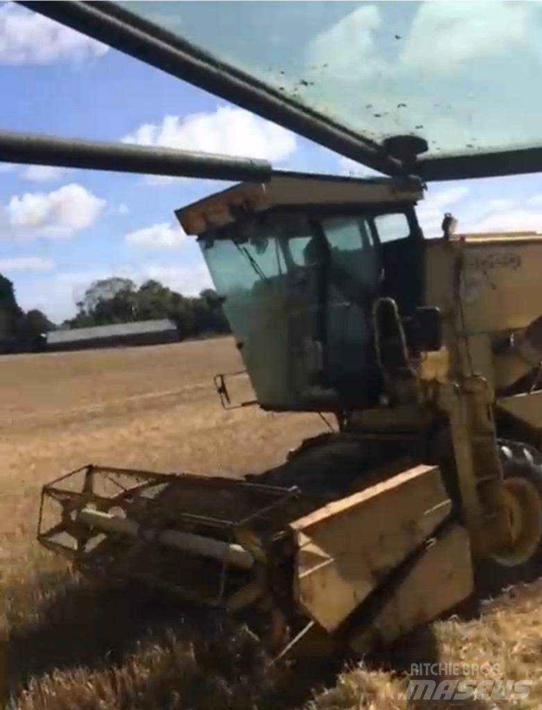 New Holland 8060 联合收割机