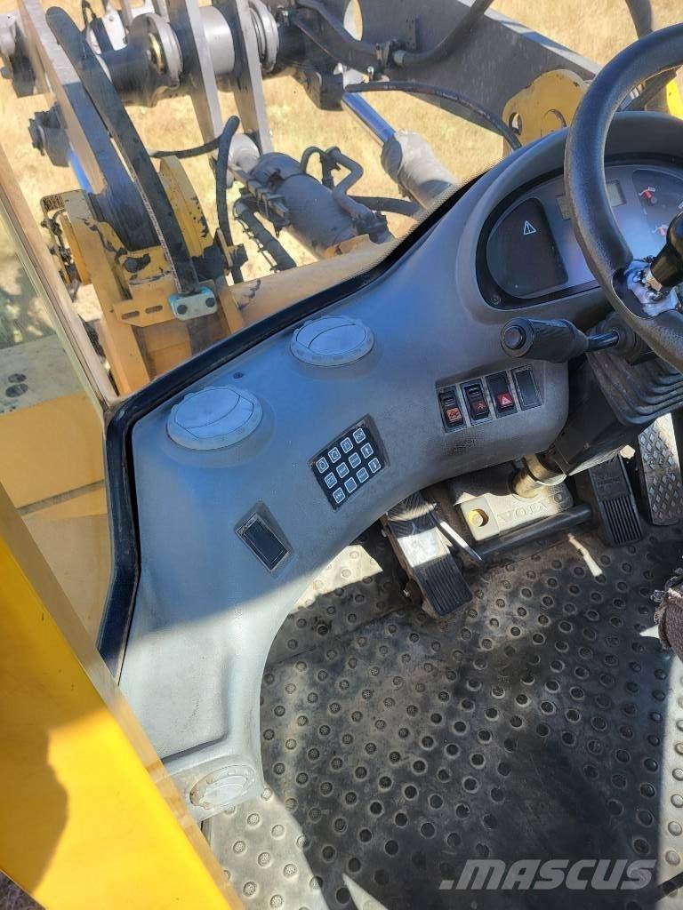 Volvo BM L50D 小型装载机
