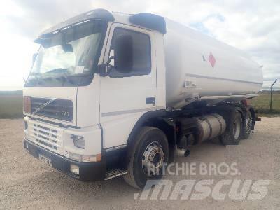 Volvo FM 7 6X2 油罐车