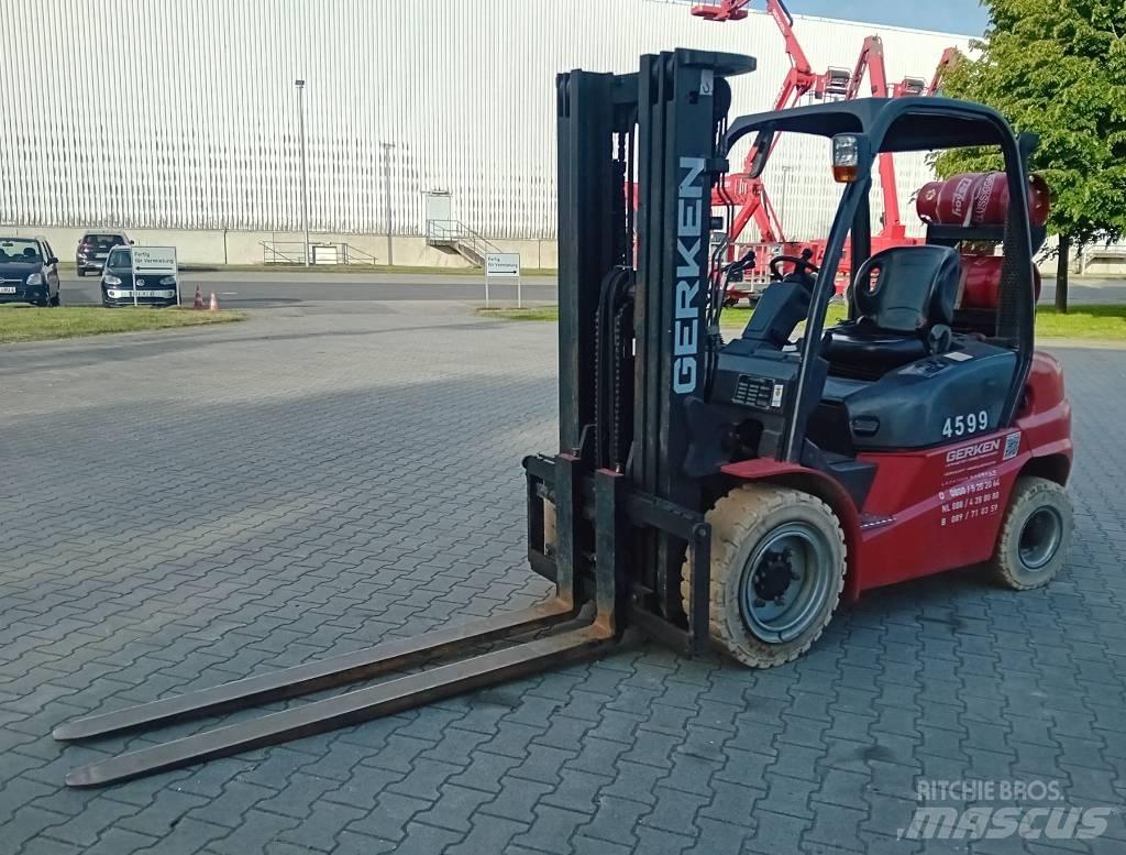 Manitou MI 30 G 天然气叉车