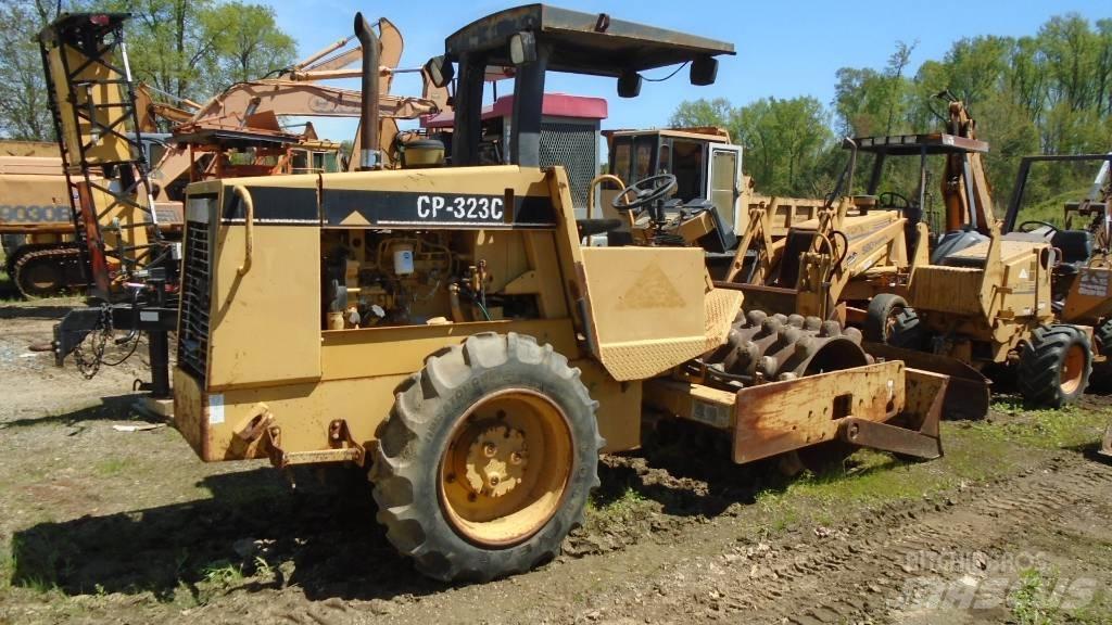 CAT CP 323 C 复合式压路机