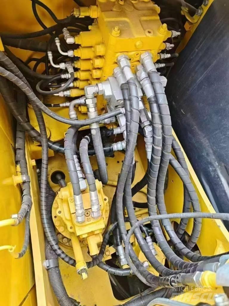 Komatsu 130-7 履带挖掘机