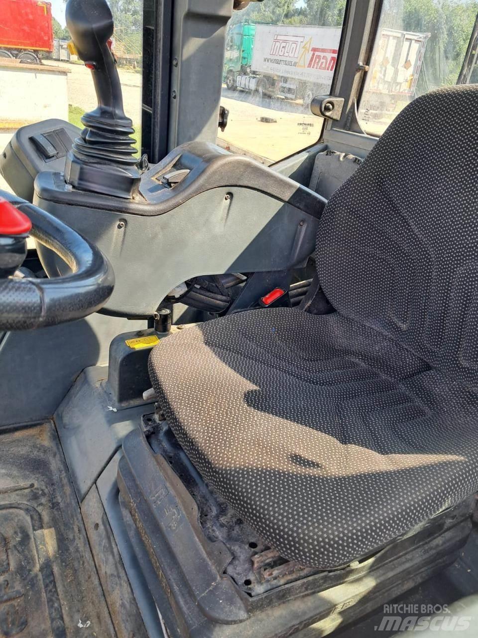 Schäffer 6680 T 小型装载机