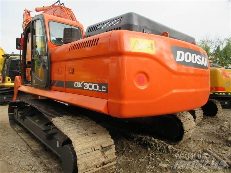 Doosan DX 300 LC 履带挖掘机