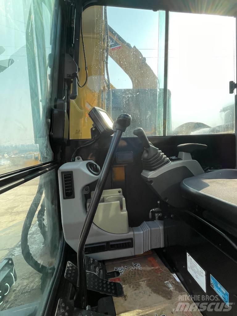 CAT 305.5E2 履带挖掘机
