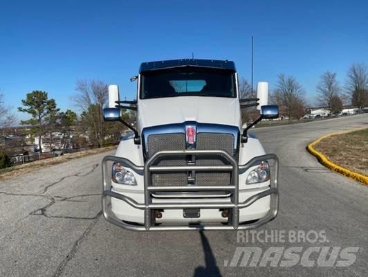 Kenworth T 680 牵引车