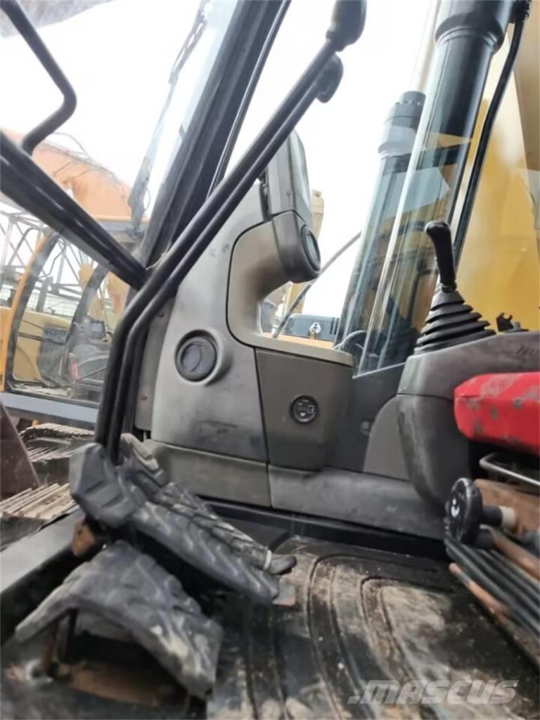 CAT 323 D 履带挖掘机