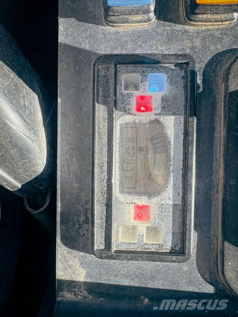John Deere 26 G 滑移装载机