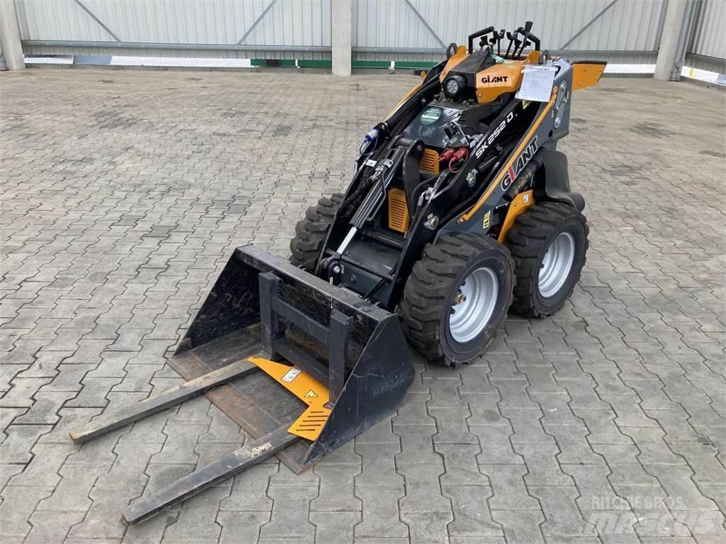 GiANT SK 252D 小型装载机
