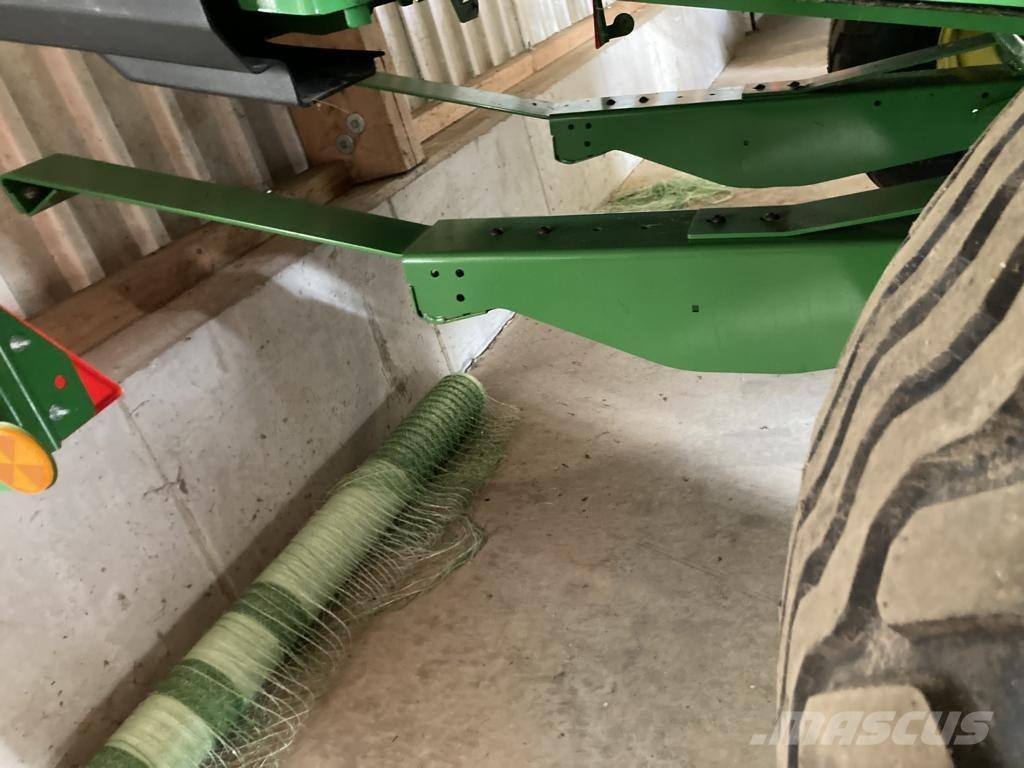 John Deere V461M 圆捆打捆机