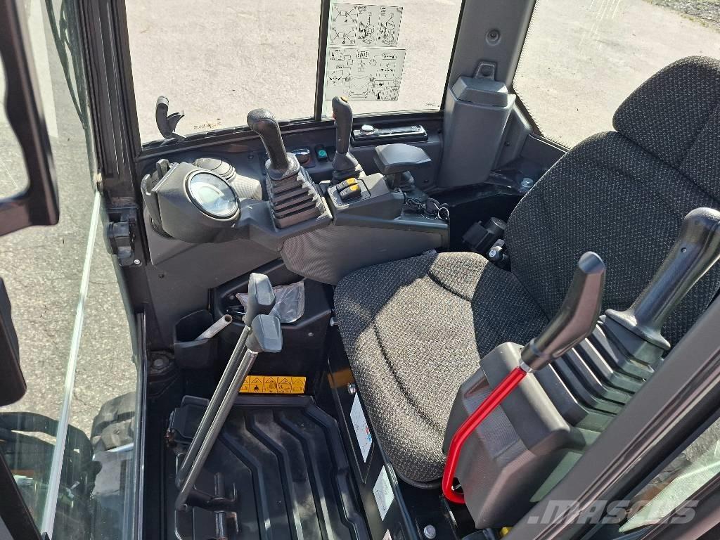 CASE CX 17 D 小型挖掘机