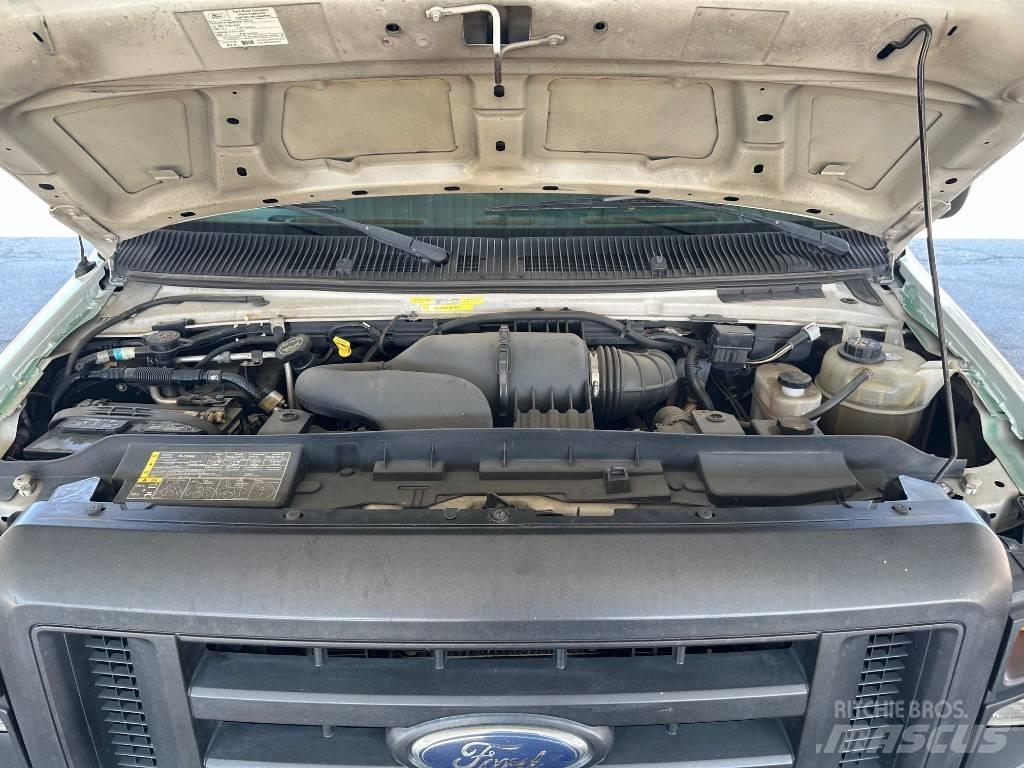 Ford E 250 大型面包车