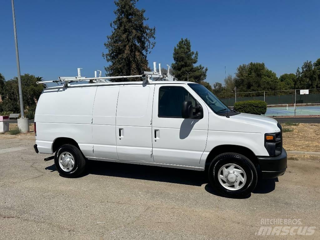 Ford E 250 大型面包车