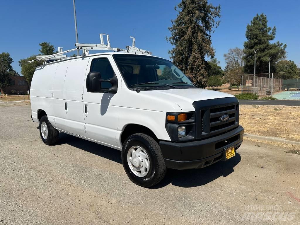 Ford E 250 大型面包车