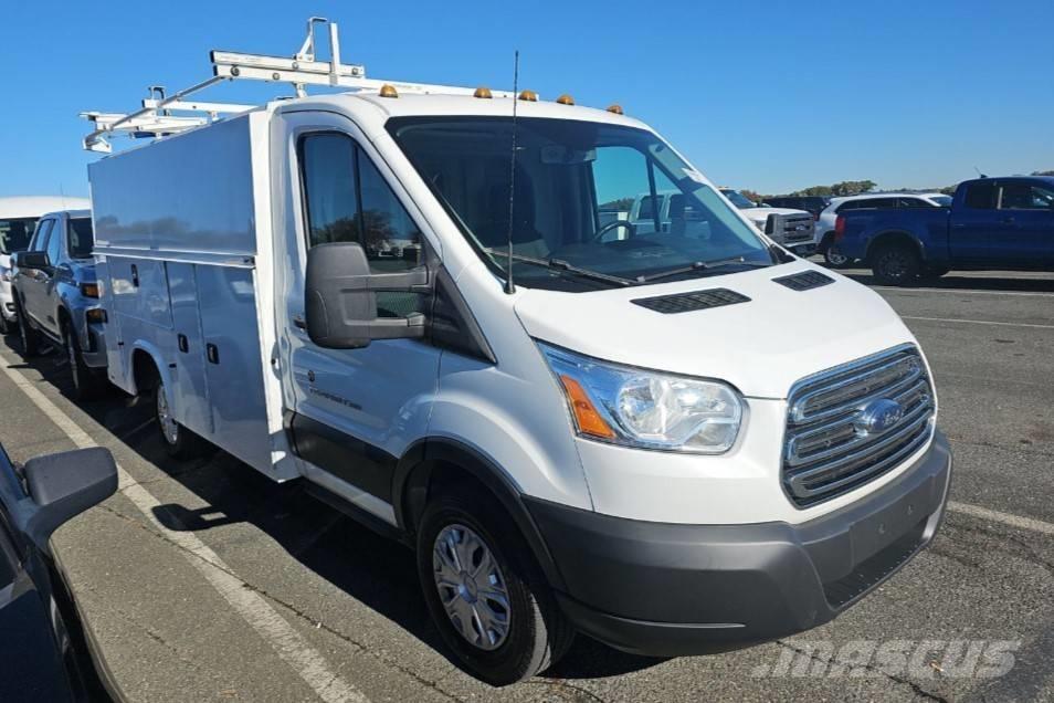 Ford Transit 350 大型面包车