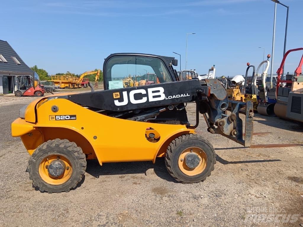 JCB 520-40 伸缩臂叉装车|叉装车