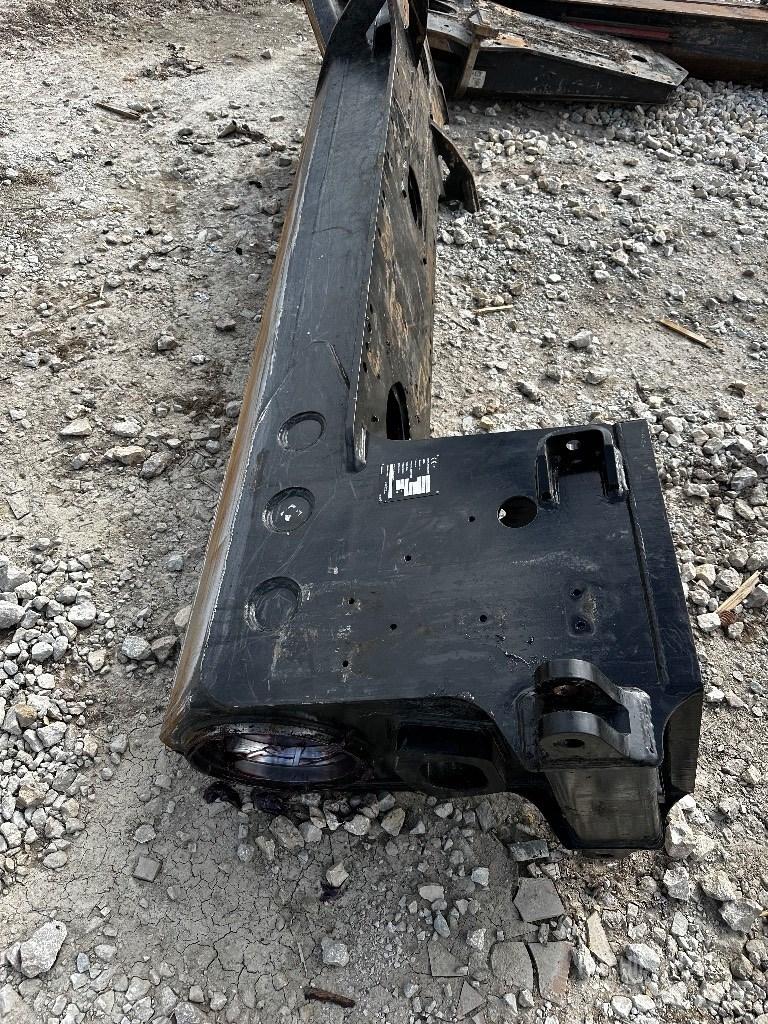 Komatsu 895 底盘和悬架