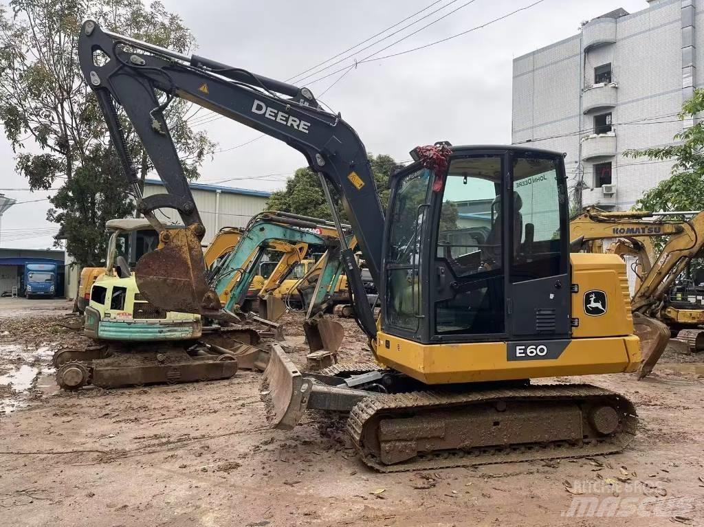 John Deere E60 小型挖掘机