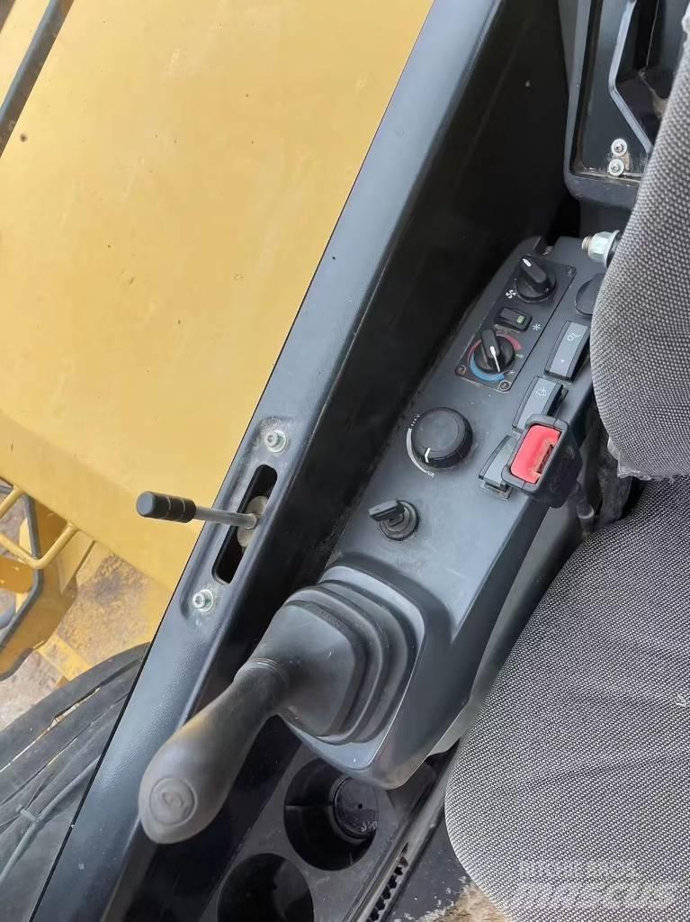 John Deere E60 小型挖掘机