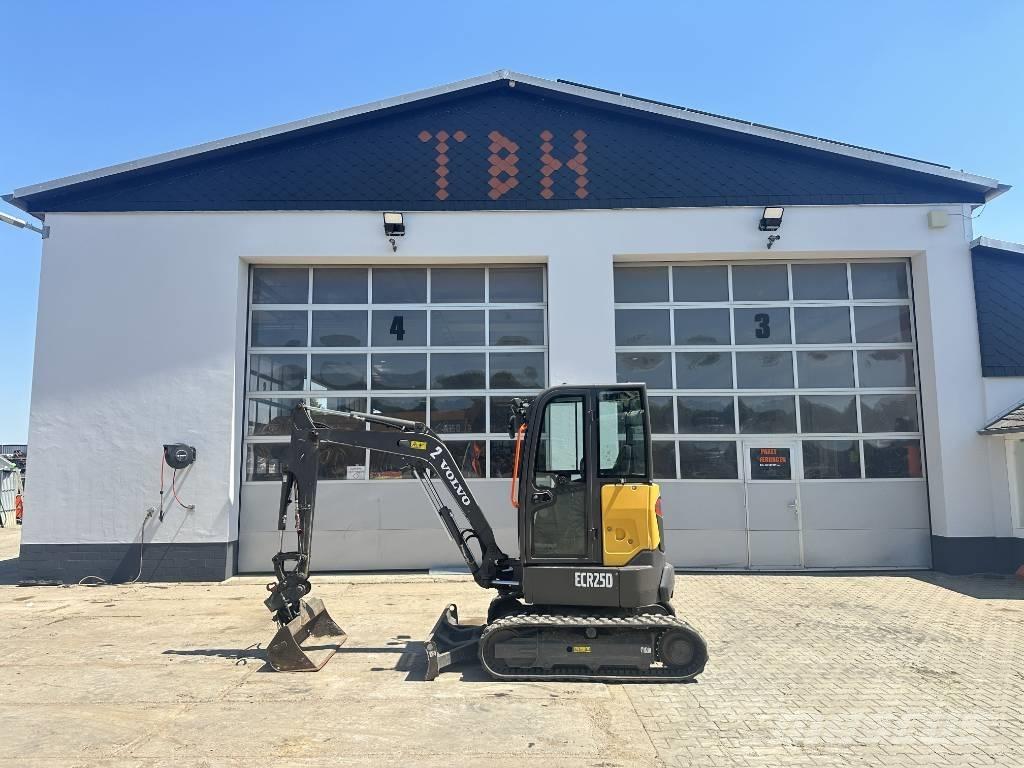 Volvo ECR 25 D 小型挖掘机