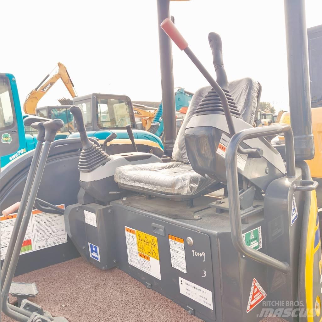 Komatsu PC30MR-3 小型挖掘机