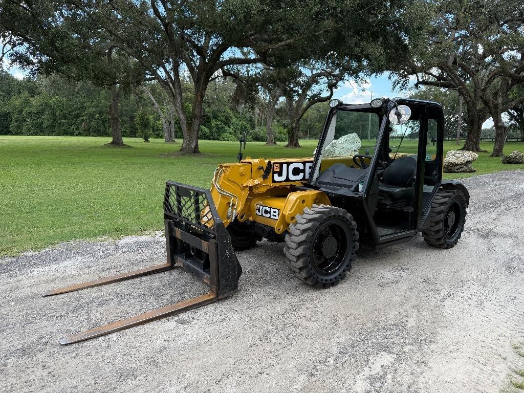 JCB 525-60 伸缩臂叉装车|叉装车