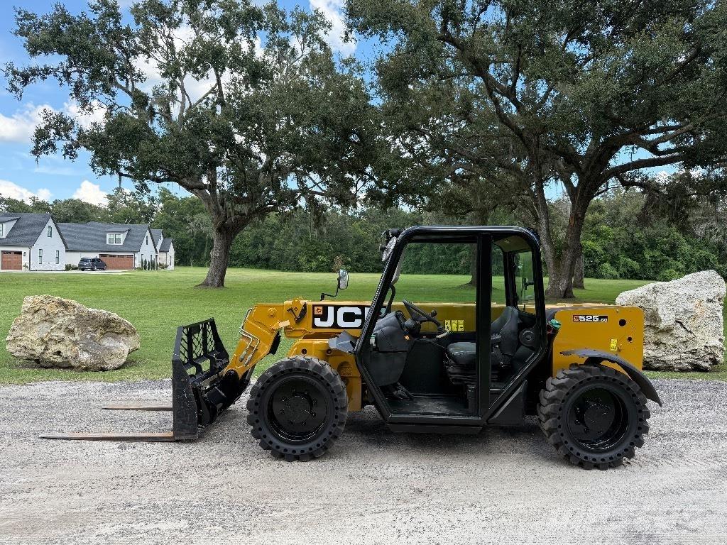 JCB 525-60 伸缩臂叉装车|叉装车