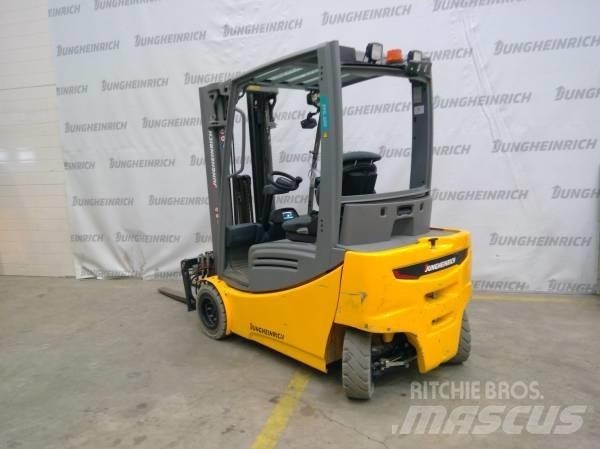 Jungheinrich EFG 320 电动叉车