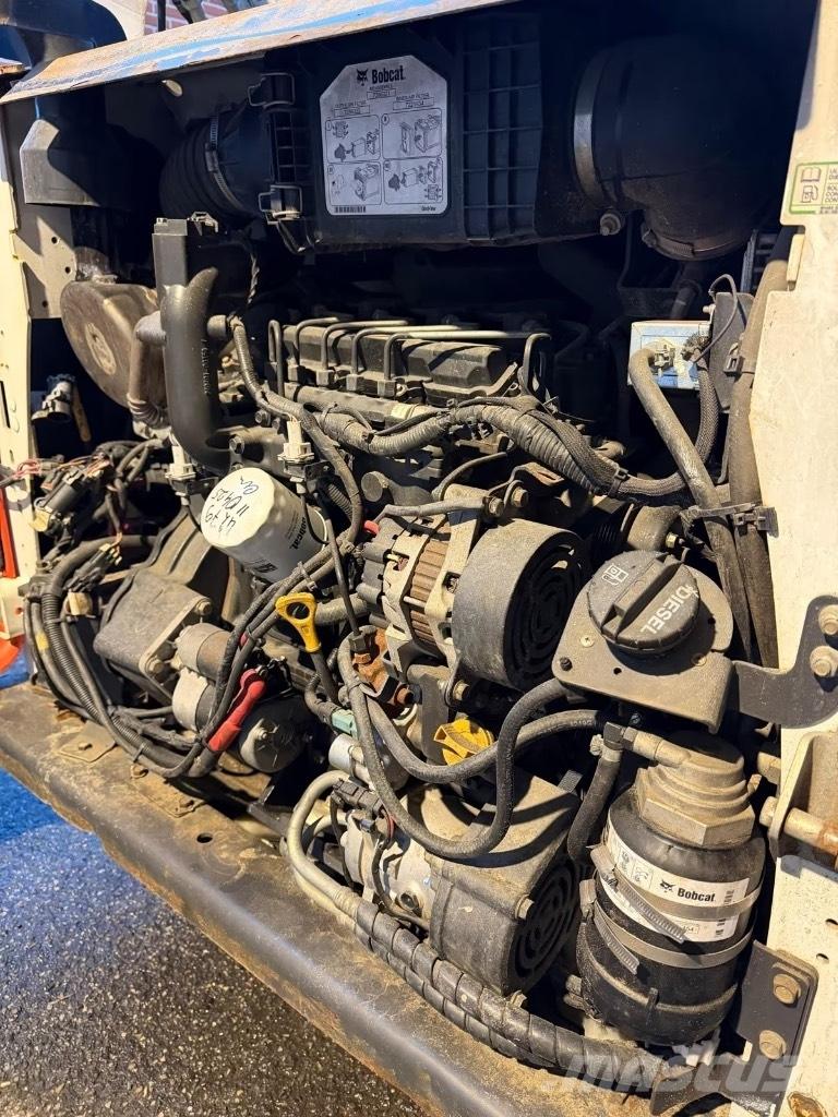 Bobcat T 590 滑移装载机